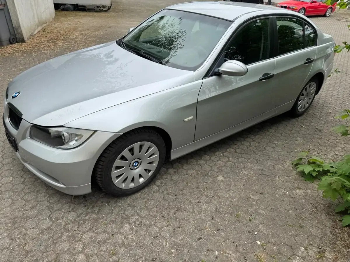 Gebraucht BMW 318 Basis 129 PS (94 kW) 2005 Silber Limousine