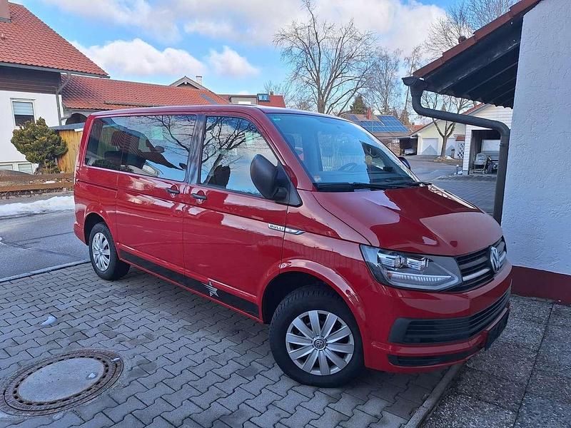 Gebraucht VW Multivan Trendline 150 PS (110 kW) 2018 Rot Van / Kleinbus
