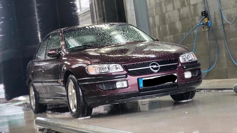 Gebraucht Opel Omega 136 PS (100 kW) 1995 Rot Limousine