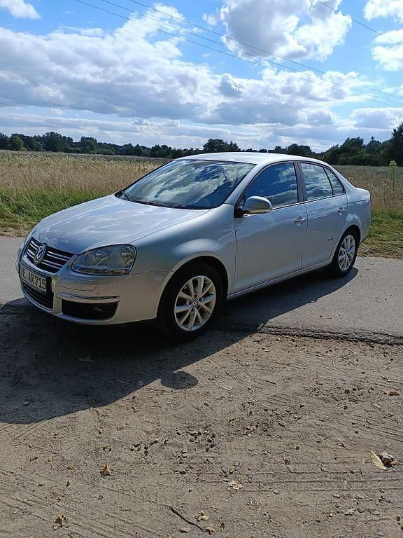 Silber Gebraucht 2009 VW Jetta Freestyle Limousine | 4.900 € (Guter Preis) - Bild 1/4