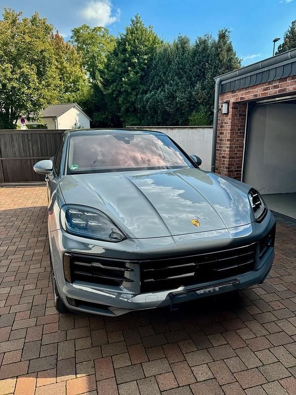 Gebraucht Porsche Cayenne 470 PS (345 kW) 2024 Grau SUV