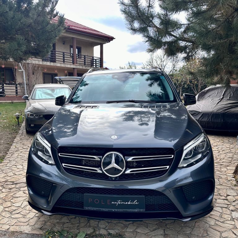 Grau Gebraucht 2016 Mercedes GLE500 AMG line SUV | 27.900 € - Bild 1/4