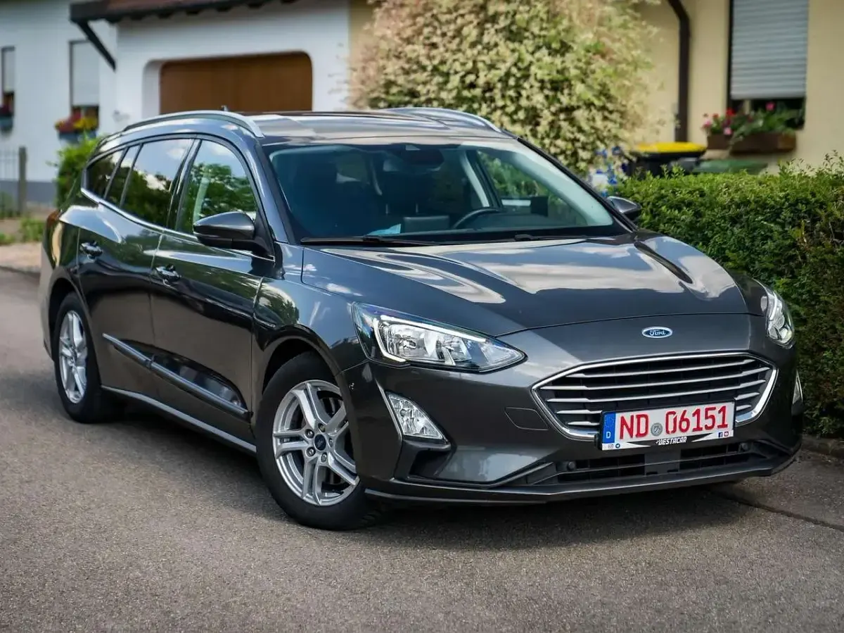Gebraucht Ford Focus 120 PS (88 kW) 2019 Magneticgrau (metallic) Kombi
