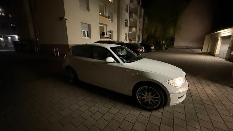 Gebraucht BMW 116 122 PS (89 kW) 2009 Weiß Kleinwagen