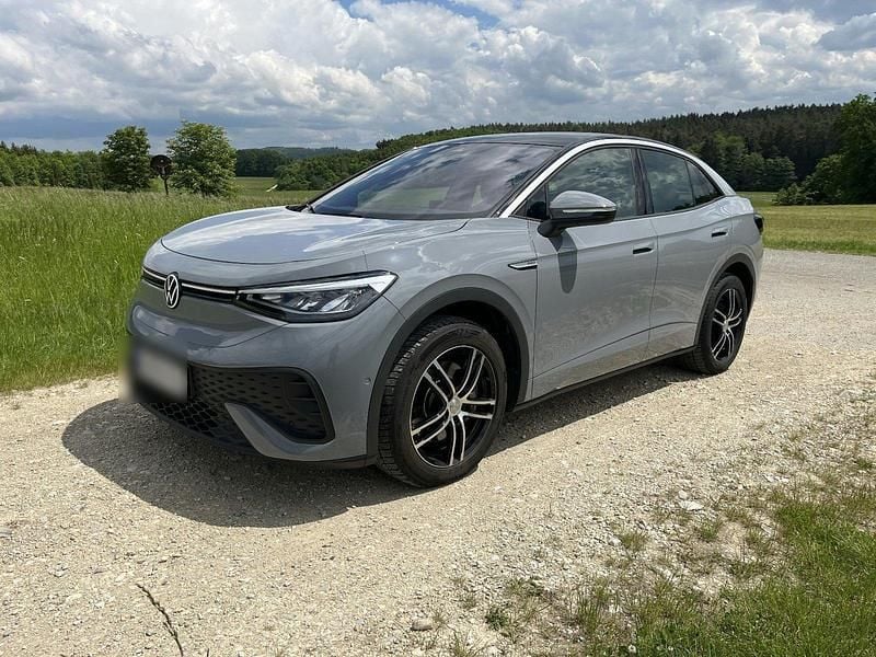 Grau Gebraucht 2022 VW ID.5 Comfortline SUV | 26.562 € (Superpreis) - Bild 1/4