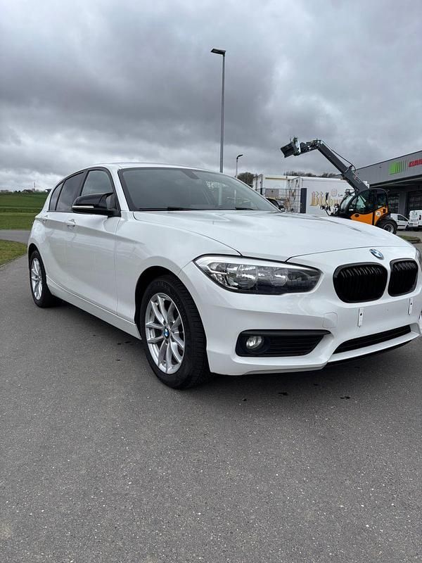 Gebraucht BMW 118 Advantage 136 PS (100 kW) 2018 Weiß Kleinwagen