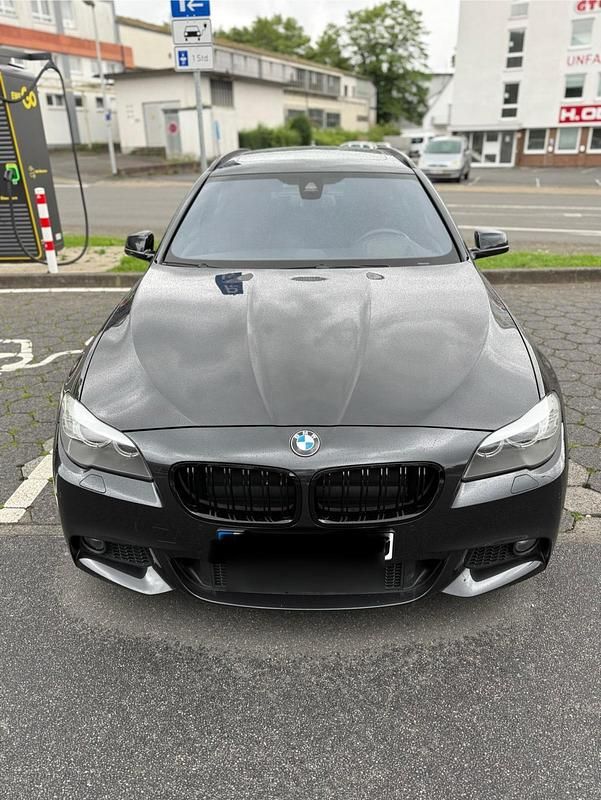 Schwarz Gebraucht 2012 BMW 530 M Sport Kombi | 10.499 € (Etwas zu teuer) - Bild 1/4