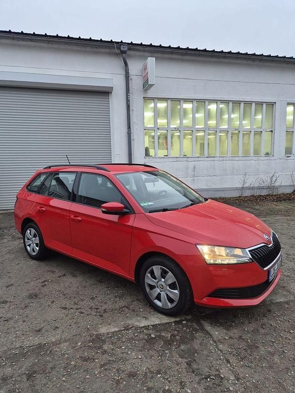Rot Gebraucht 2019 Skoda Fabia Kleinwagen | 9.900 € (Guter Preis) - Bild 1/4