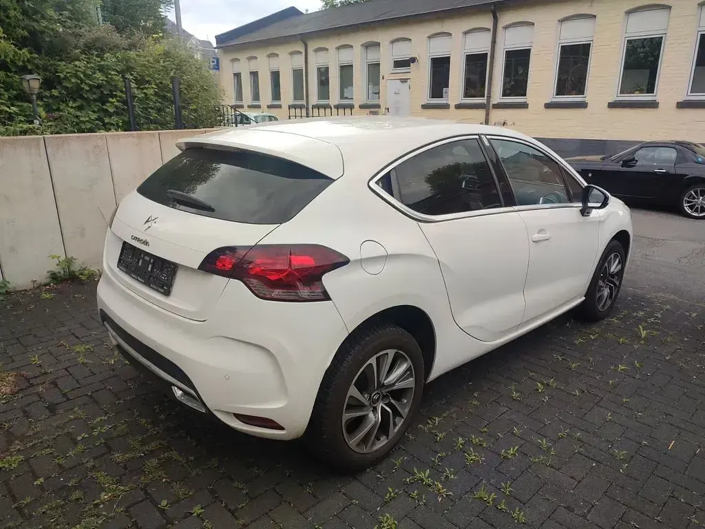 Gebraucht Citroën DS4 Chic 120 PS (88 kW) 2012 Weiß Kleinwagen