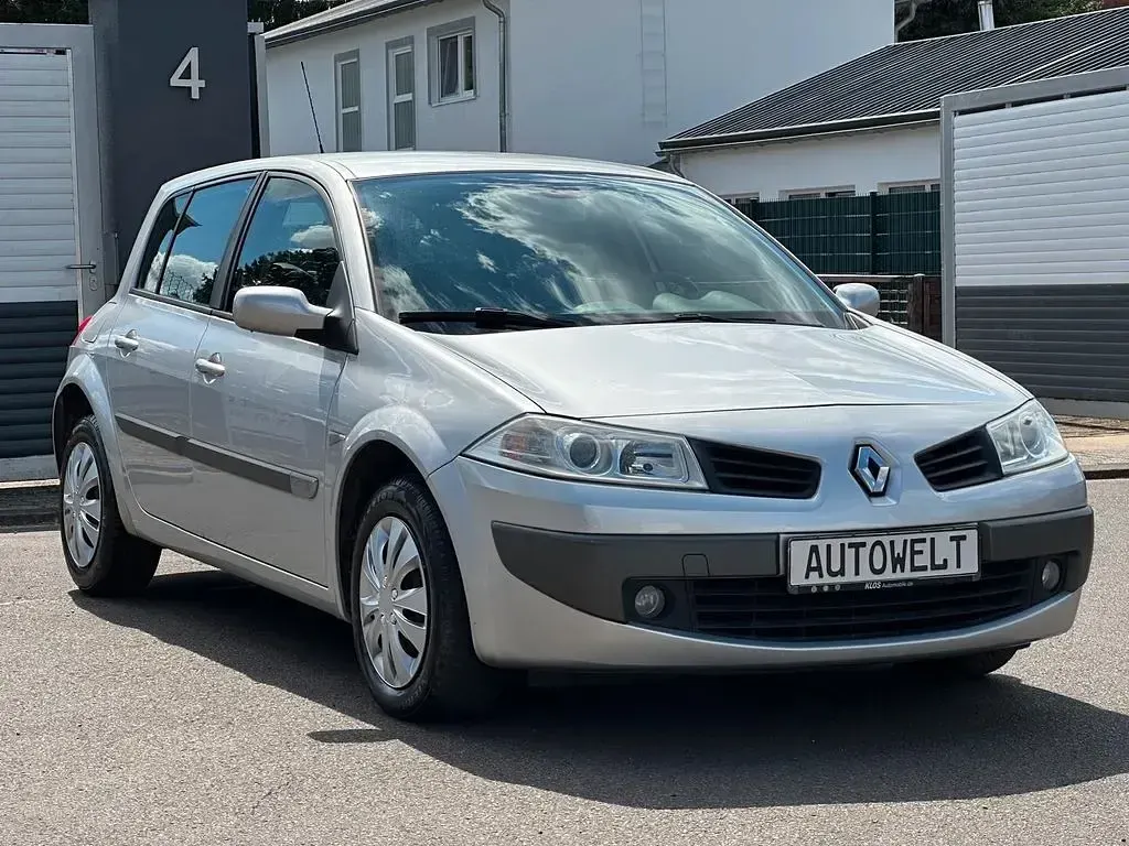 Gebraucht Renault Mégane Avantage 111 PS (81 kW) 2008 Silber Limousine