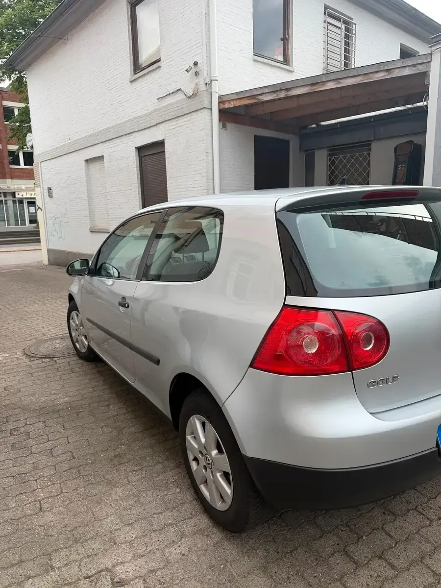 Gebraucht VW Golf V 102 PS (75 kW) 2007 Silber Kleinwagen