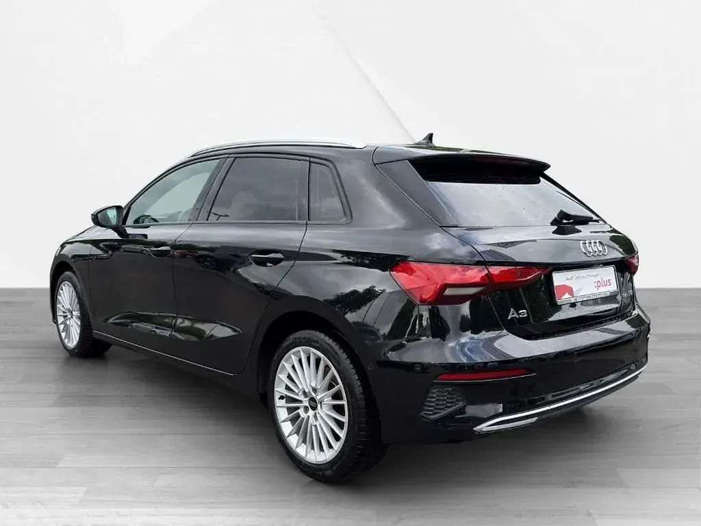 Second-hand Audi A3 Advanced Plus 150 CP (110 kW) 2023 Negru Berlinǎ