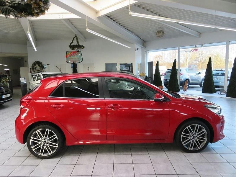 Gebraucht Kia Rio Spirit 92 PS (67 kW) 2017 Rot Limousine