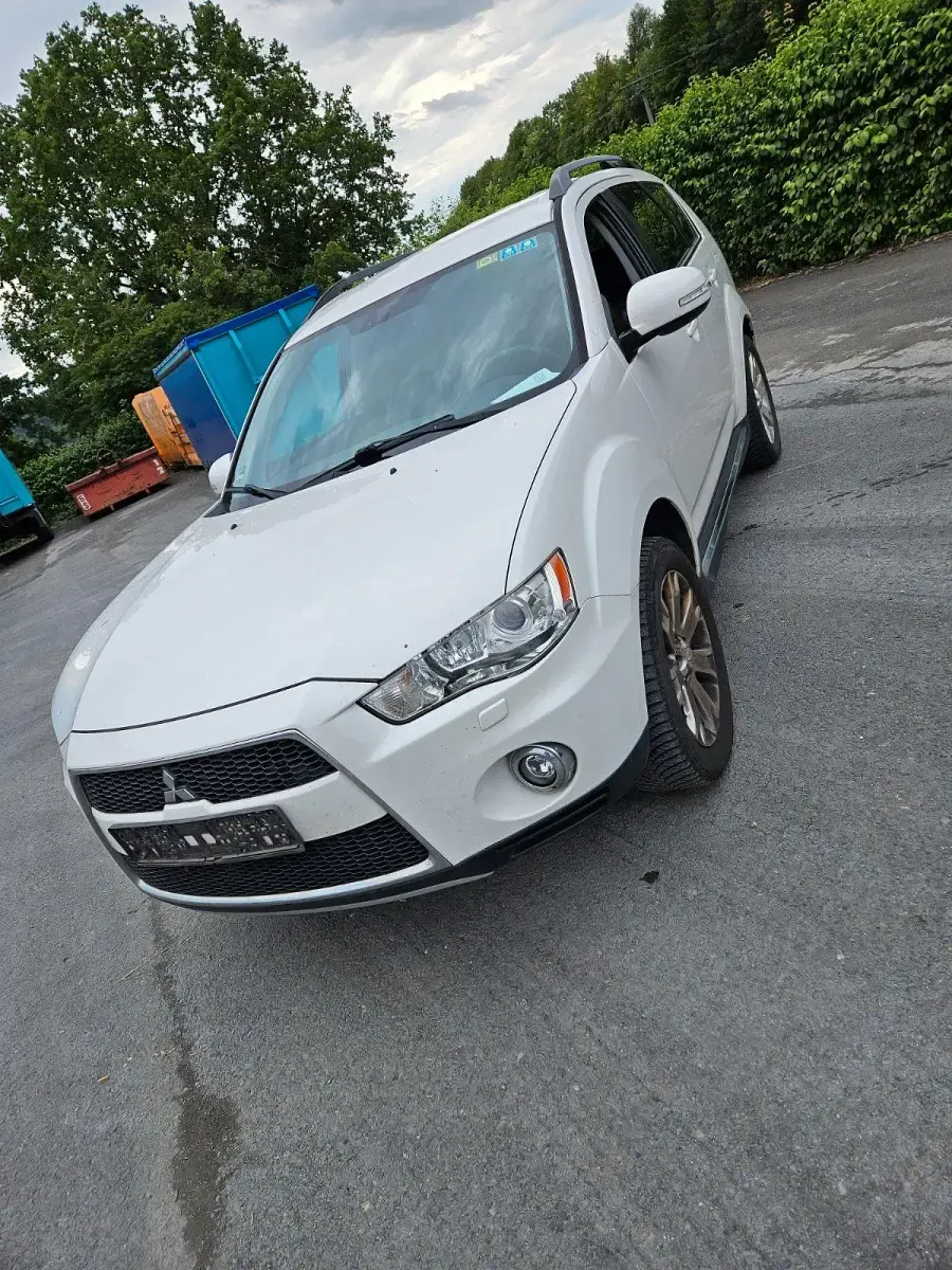 Gebraucht Mitsubishi Outlander 177 PS (130 kW) 2012 Weiß SUV