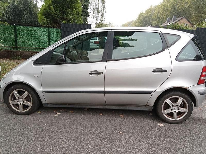 Silber Gebraucht 2002 Mercedes A170 Van / Kleinbus | 650 € (Guter Preis) - Bild 1/4
