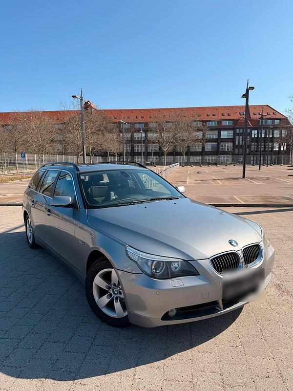 Gebraucht BMW 525 177 PS (130 kW) 2007 Grau Kombi