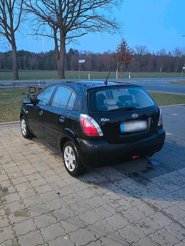 Gebraucht Kia Rio 97 PS (71 kW) 2006 Schwarz Kleinwagen