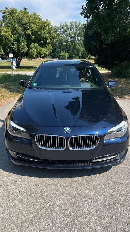 Gebraucht BMW 528 Sport Line 258 PS (189 kW) 2010 Blau Limousine