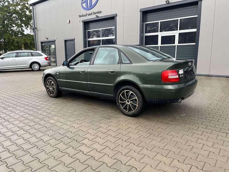 Gebraucht Audi A4 102 PS (75 kW) 2001 Grün Limousine