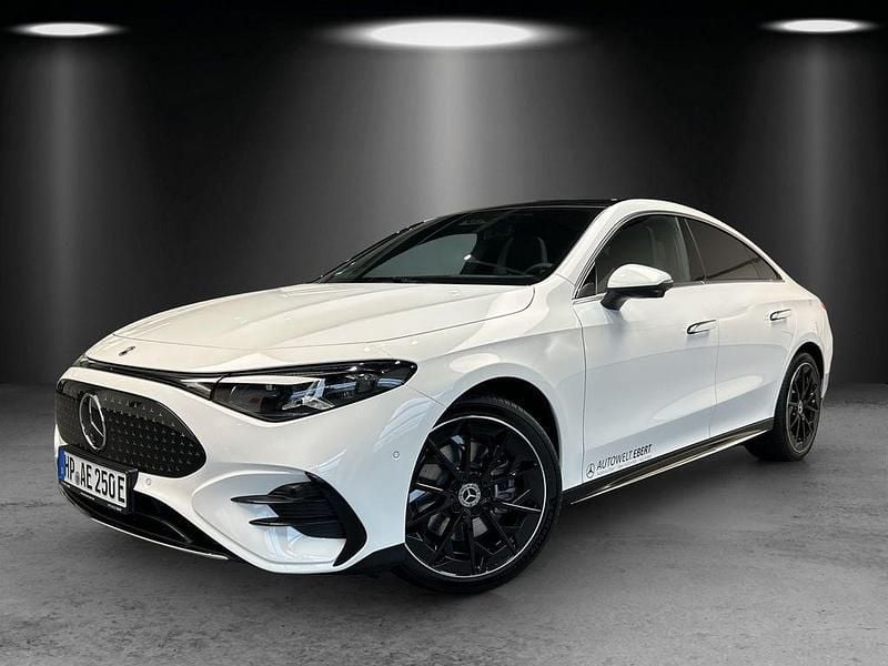 Weiß Gebraucht 2025 Mercedes CLA 250+ AMG Limousine | 61.790 € (Fairer Preis) - Bild 1/4