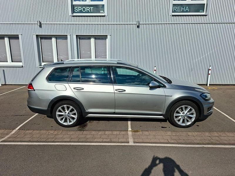Silber Gebraucht 2019 VW Golf Alltrack Kombi | 13.000 € - Bild 1/4