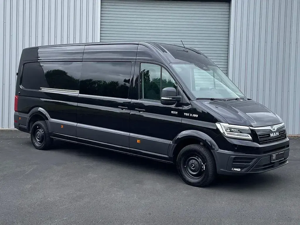 Neu MAN TGE 177 PS (130 kW) 2026 Schwarz Van