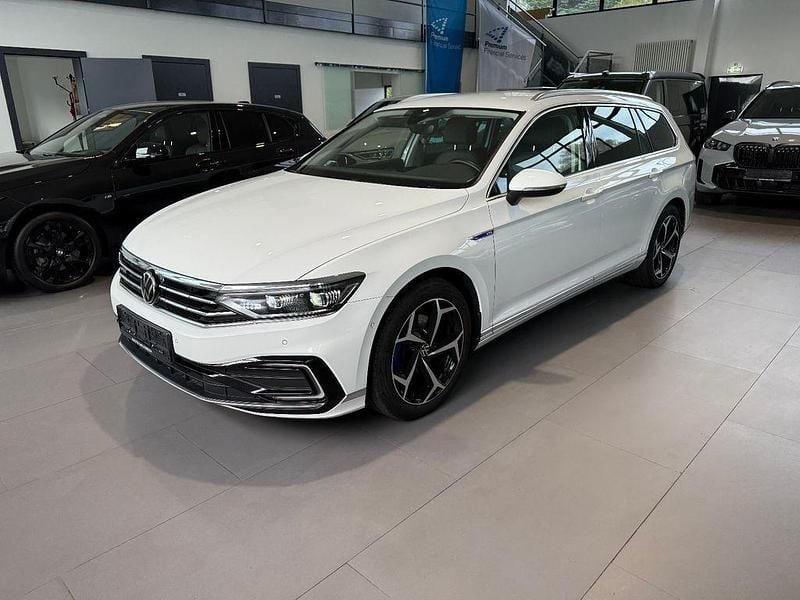 Weiß Gebraucht 2021 VW Passat GTE Limousine | 20.990 € (Fairer Preis) - Bild 1/4