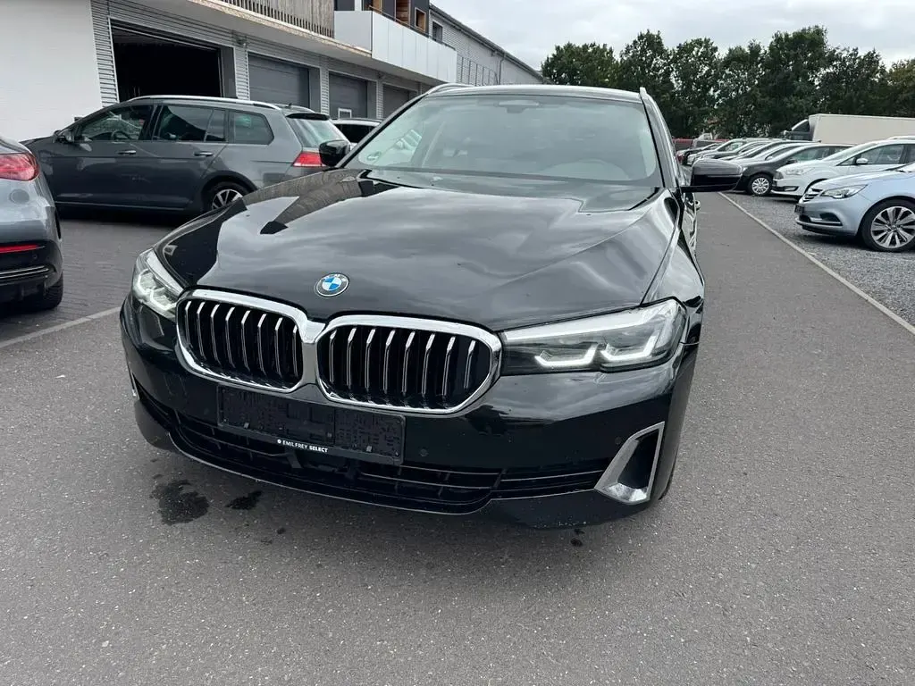 Gebraucht BMW 520 Luxury Line 184 PS (135 kW) 2023 Schwarz Limousine