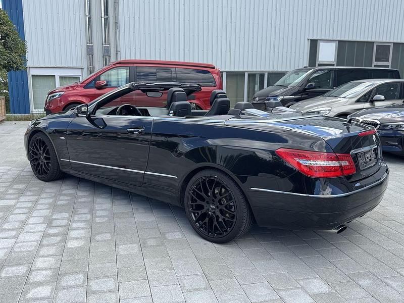 Gebraucht Mercedes E200 184 PS (135 kW) 2011 Schwarz Cabrio
