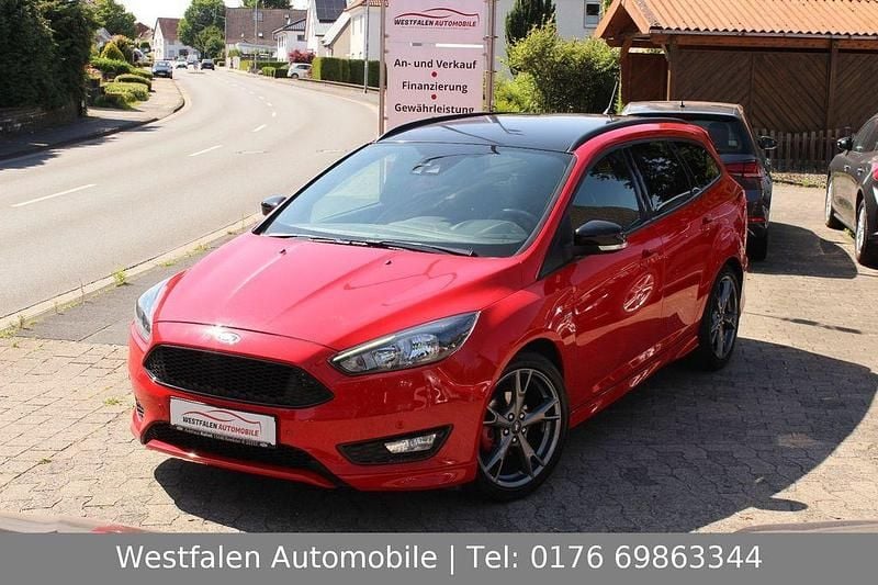 Rot Gebraucht 2018 Ford Focus ST-Line Limousine | 11.990 € (Fairer Preis) - Bild 1/4