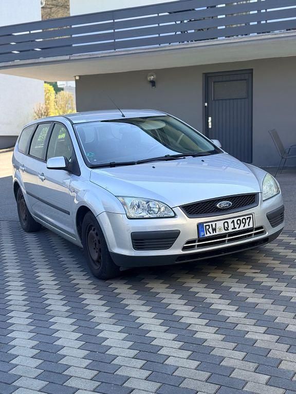 Occasion Ford Focus Trend 101 ch (74 kW) 2006 Argent Berline