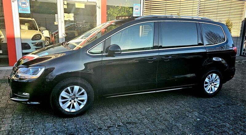 Schwarz Gebraucht 2017 VW Sharan Highline Van / Kleinbus | 18.900 € (Fairer Preis) - Bild 1/4