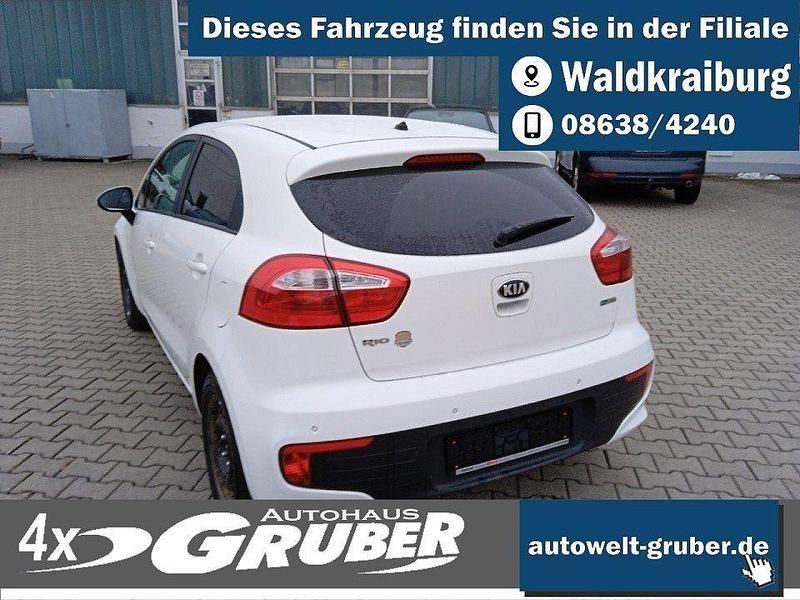 Gebraucht Kia Rio 109 PS (80 kW) 2016 Weiß Limousine