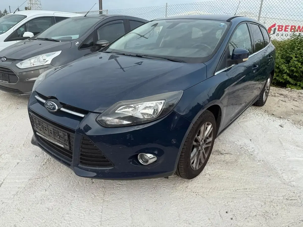 Gebraucht Ford Focus Titanium 125 PS (91 kW) 2012 Blau Kombi