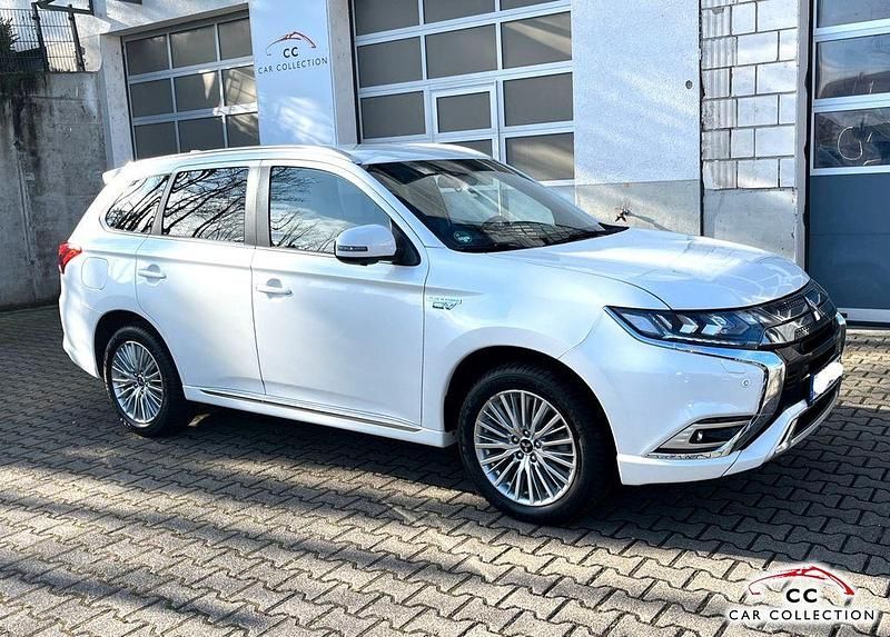 Gebraucht Mitsubishi Outlander P-HEV Plus 135 PS (99 kW) 2020 Perlmuttweiss (p) SUV
