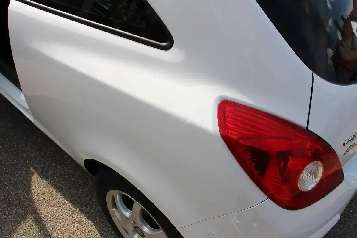 Gebraucht Opel Corsa 69 PS (50 kW) 2014 Weiß Kleinwagen