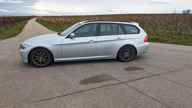 Gebraucht BMW 320 184 PS (135 kW) 2011 Silber Kombi