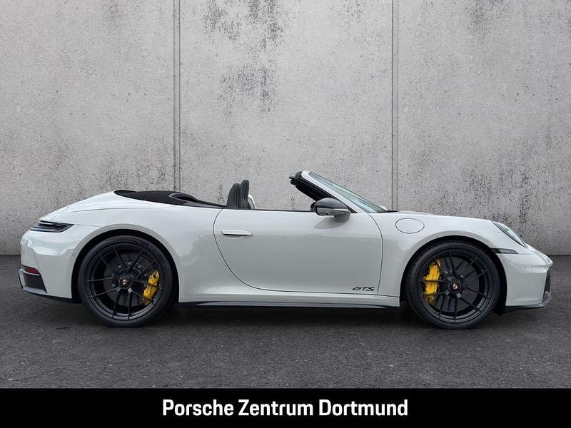 Weiss Neu 2025 Porsche 911 Carrera 4 GTS Cabrio | 257.087 € - Bild 1/4