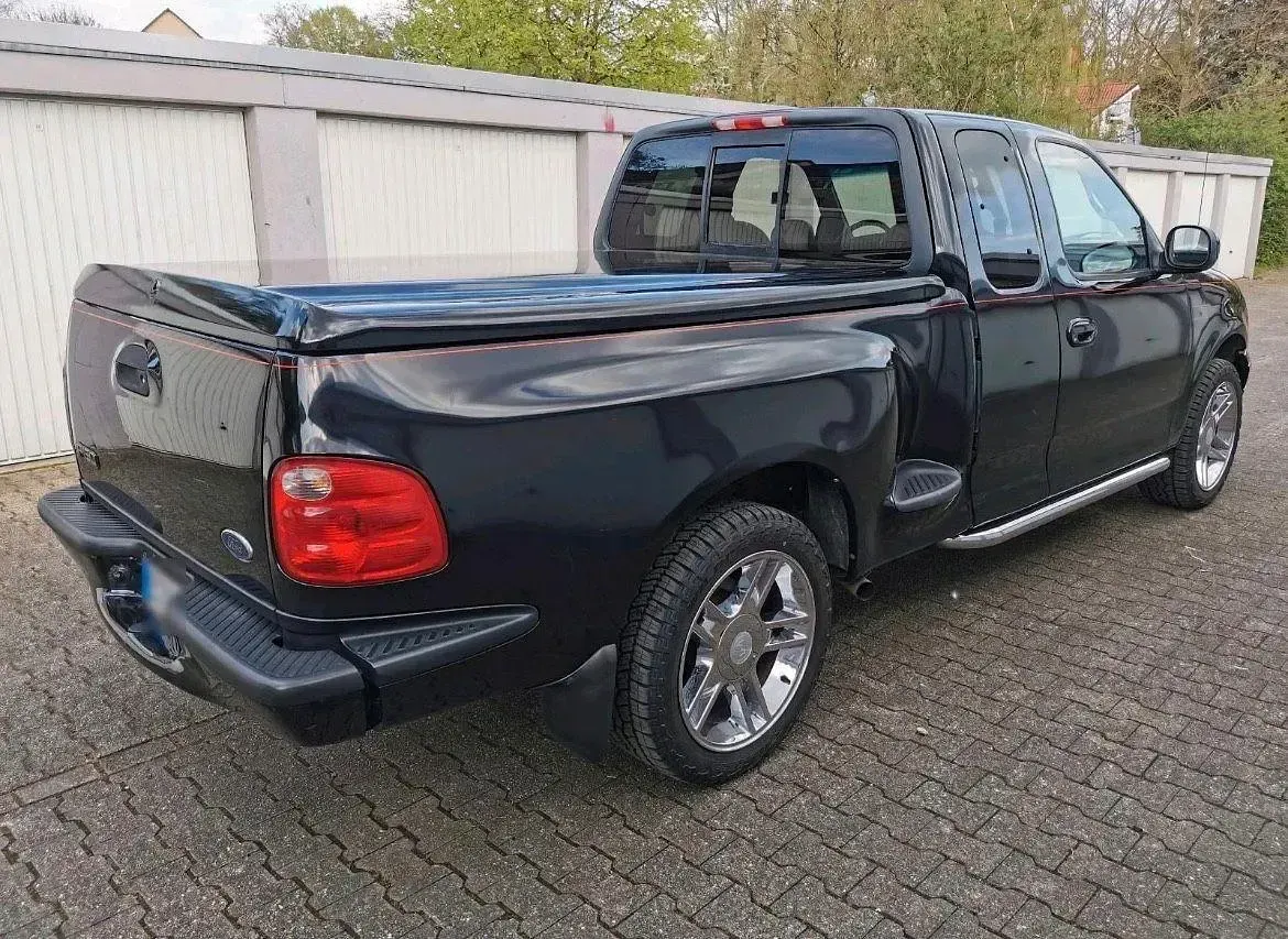 Używany Ford V8 260 KM (191 kW) 2001 Czarny Pickup