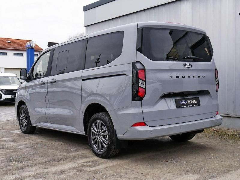 Neu Ford Tourneo Titanium 170 PS (125 kW) 2026 Grau Van / Kleinbus