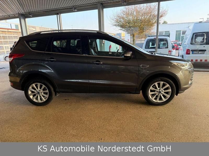 Gebraucht Ford Kuga Titanium 150 PS (110 kW) 2016 Grau SUV