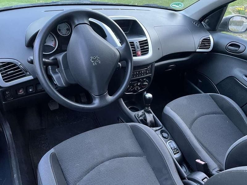Gebraucht Peugeot 206+ 73 PS (53 kW) 2011 Grau Kleinwagen
