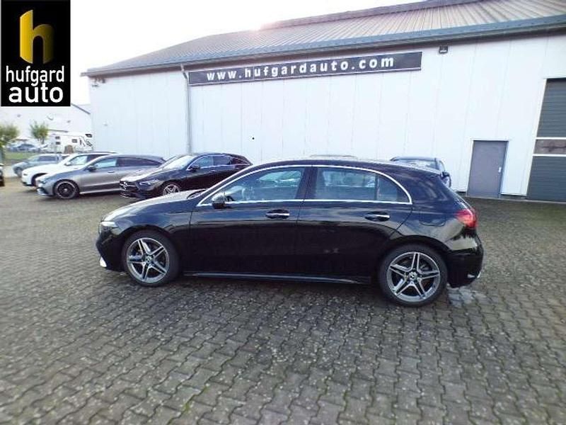 Schwarz Gebraucht 2024 Mercedes A200 AMG Line Premium Limousine | 33.500 € (Teuer) - Bild 1/4