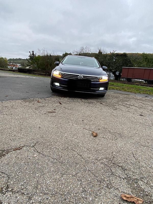 Gebraucht VW Passat 150 PS (110 kW) 2016 Blau Kombi