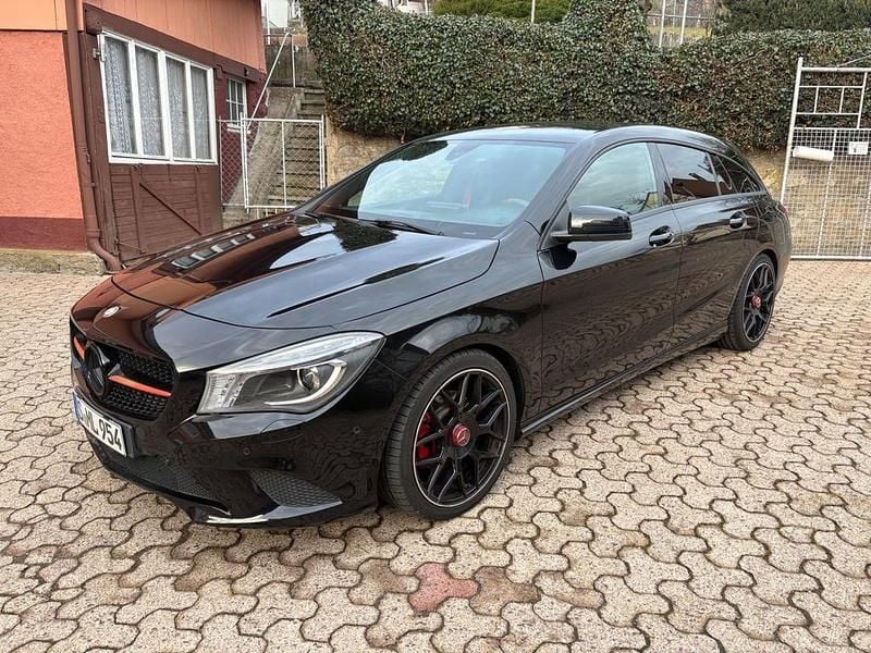 Schwarz Gebraucht 2015 Mercedes CLA180 Shooting Brake Kombi | 11.500 € - Bild 1/4