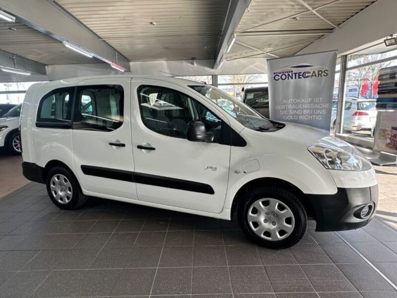 Weiss Gebraucht 2015 Peugeot Partner Van / Kleinbus | 7.999 € (Teuer) - Bild 1/4