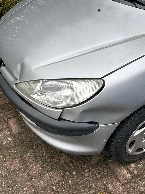 Gebraucht Peugeot 206 60 PS (44 kW) 2000 Silber Kleinwagen