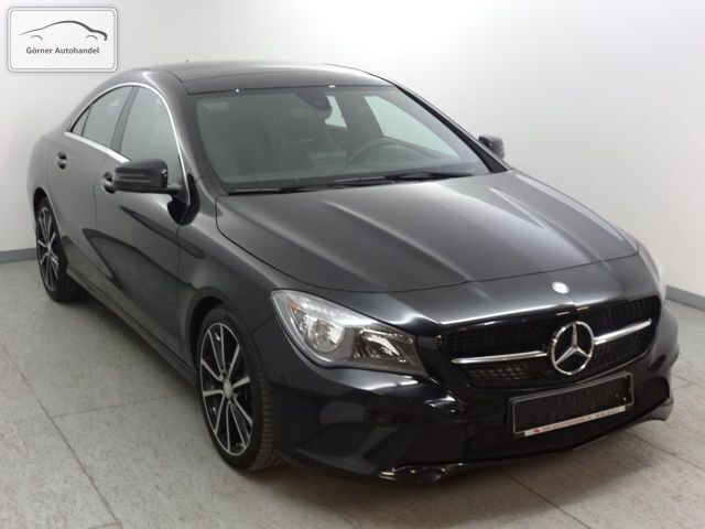 Schwarz metallic Gebraucht 2015 Mercedes CLA180 Limousine | 21.900 € (Fairer Preis) - Bild 1/4