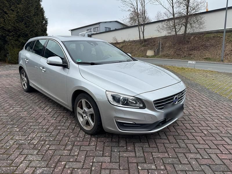Gebraucht Volvo V60 181 PS (133 kW) 2016 Silber Kombi