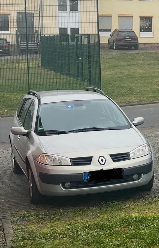 Grau Gebraucht 2004 Renault Mégane GrandTour Kombi | 1.000 € - Bild 1/3